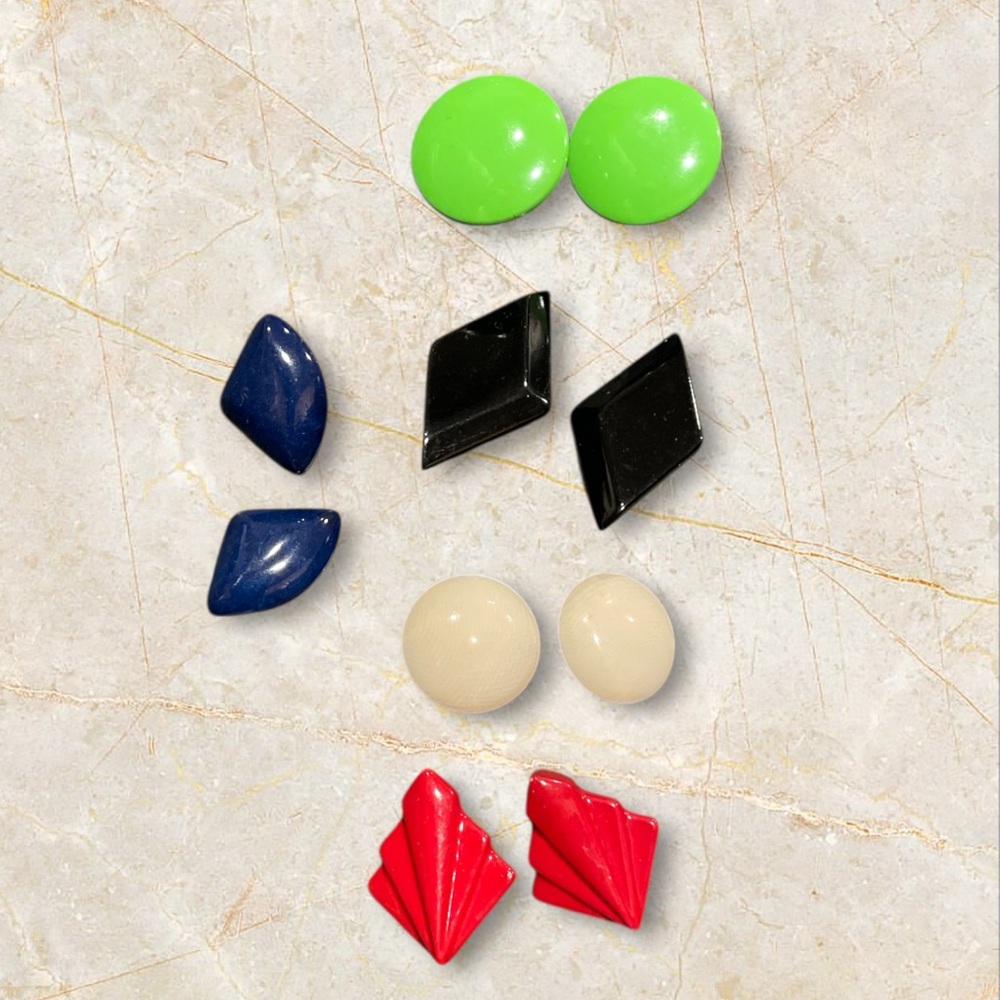 Retro 1970’s plastic and metal clip ear rings
Bright colored Vgt five pair
